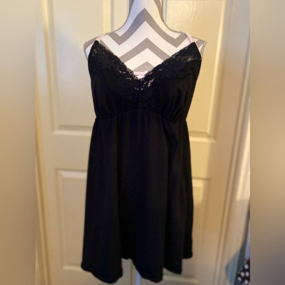 Black lace trim plus size 14/16 nightgown with built in bra